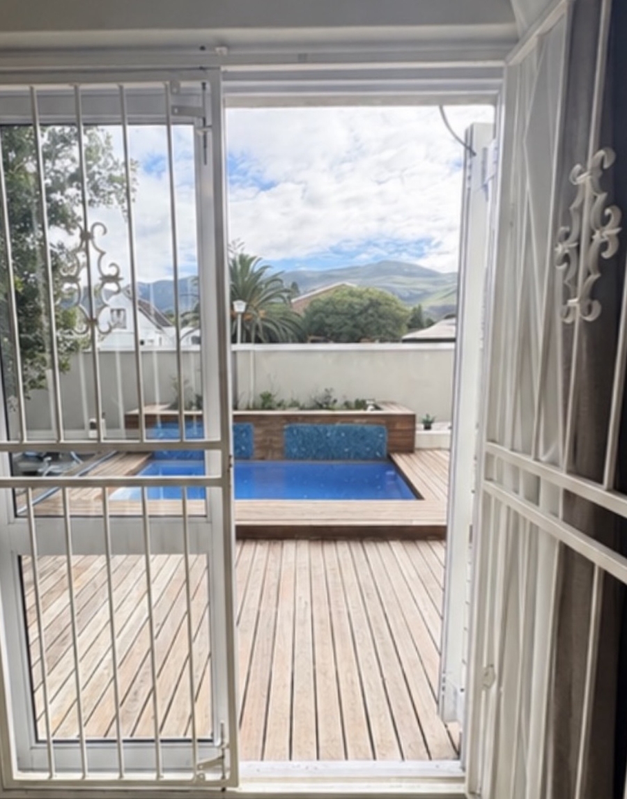 3 Bedroom Property for Sale in Sandbaai Western Cape